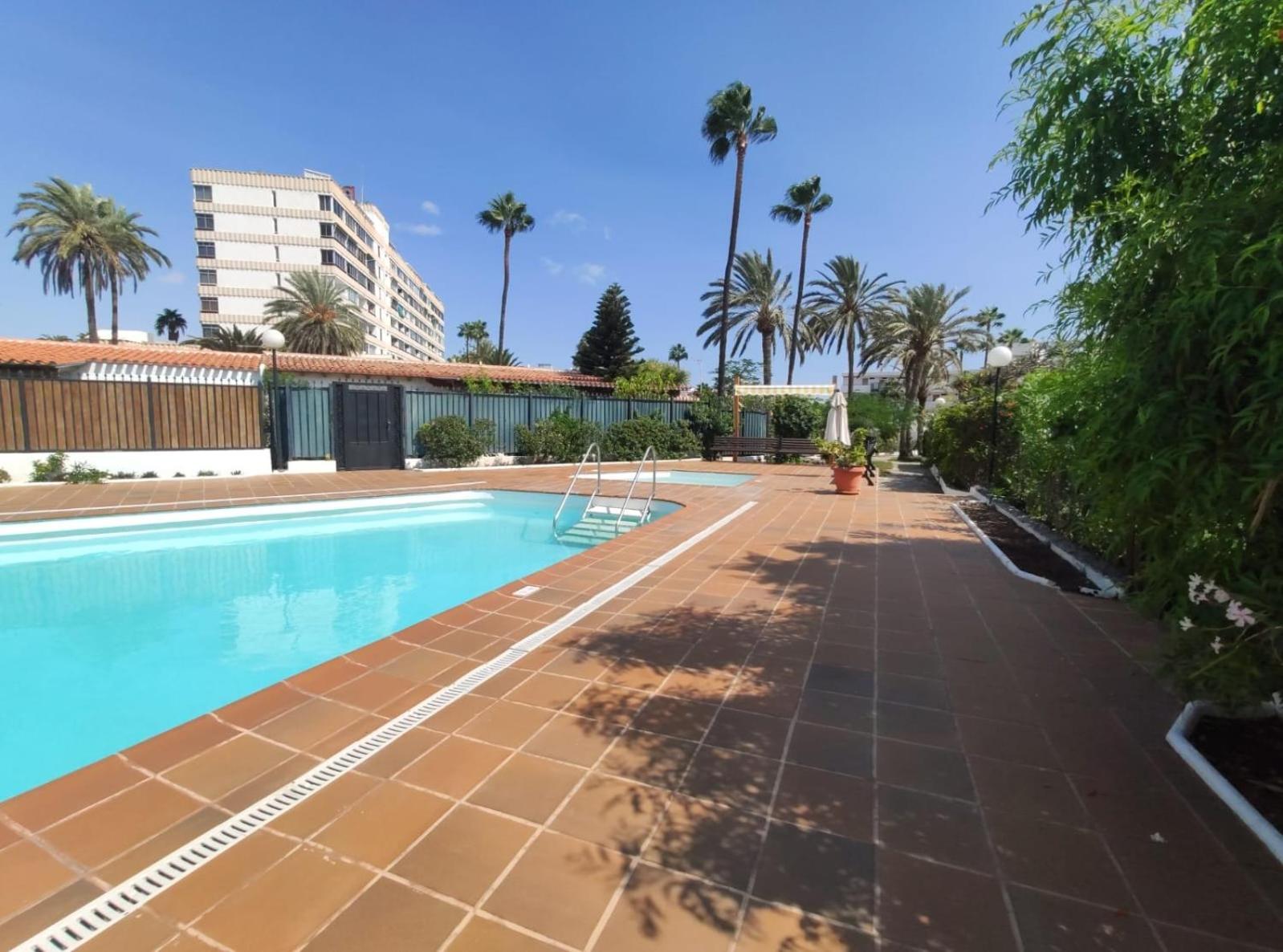 Lovely 2 Bedroom With Parking Feriehus